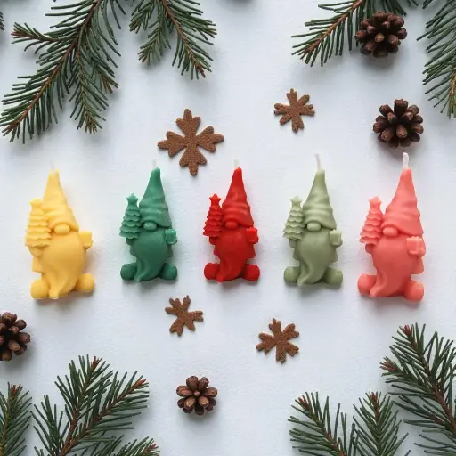 Gnomo con albero e regalo